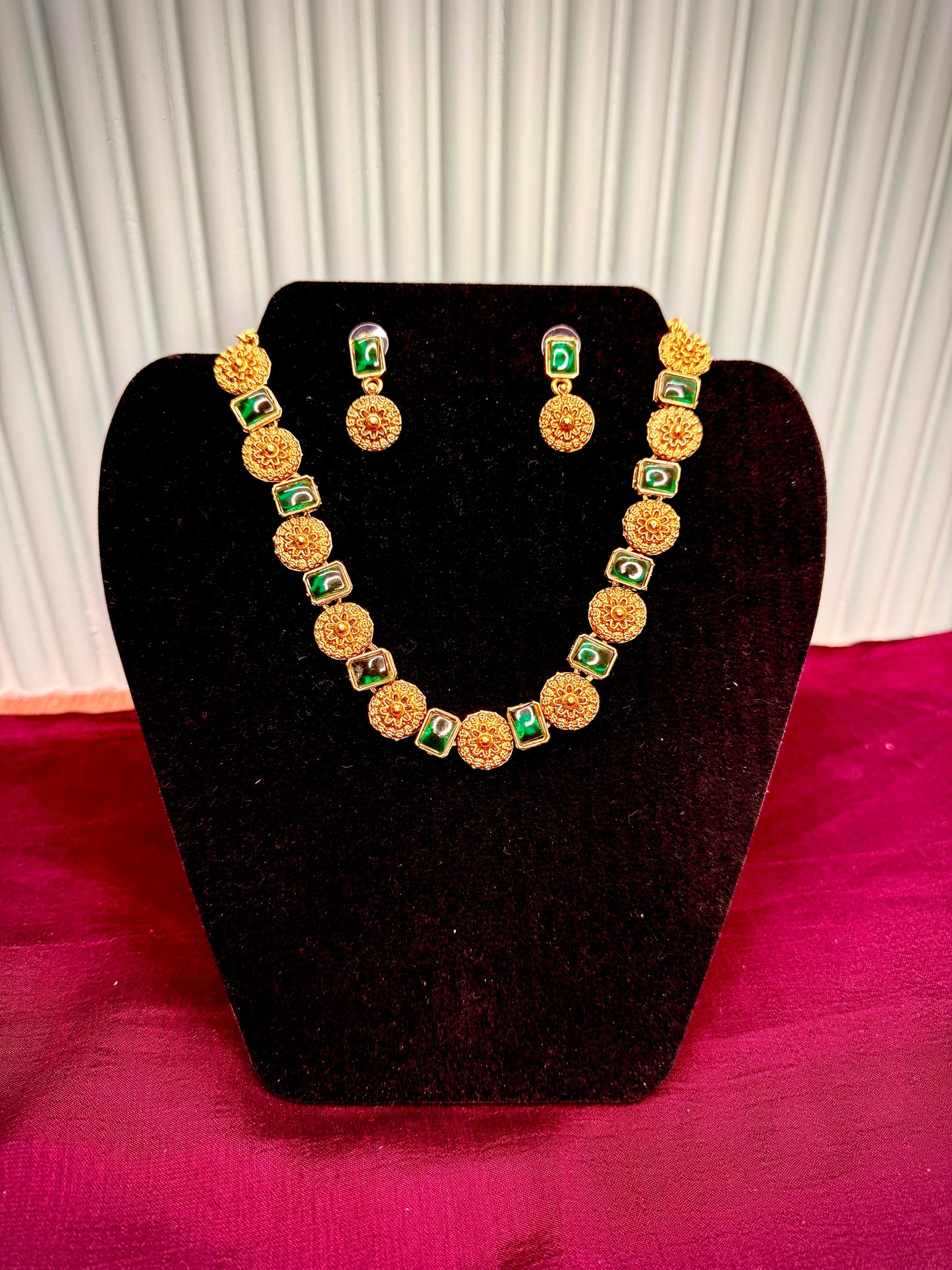 Surfi Green Necklace with Earring