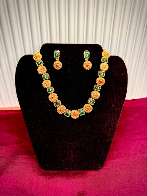 Surfi Green Necklace with Earring